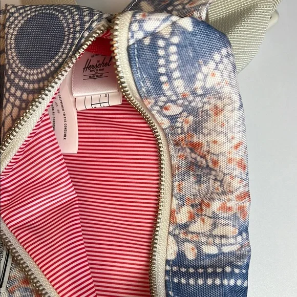 Herschel Supply Co. Fifteen Hip Pack Crossbody Bag Floral Blue Adjustable Strap - Picture 5 of 8